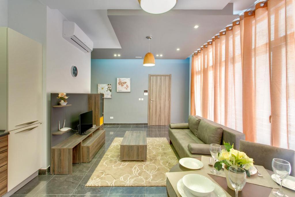 Chalet Apartments room 4